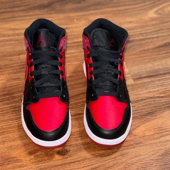 Jordan Sneakers in Red and Black - Picture 4 of 7